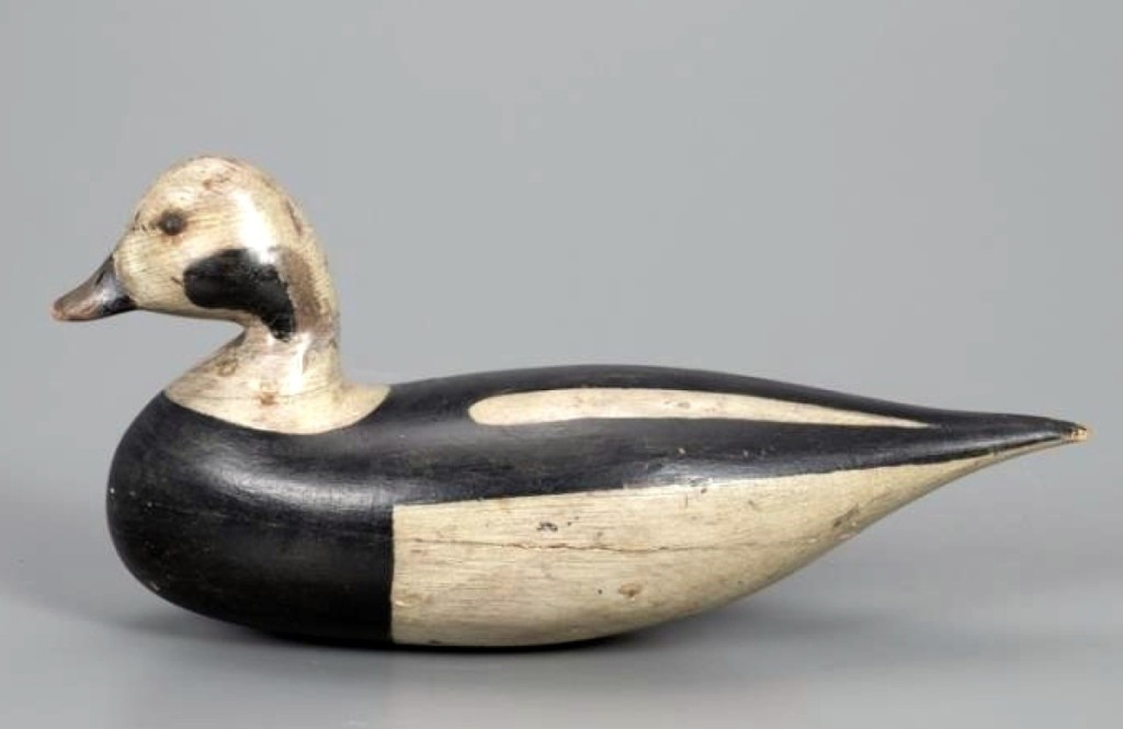 Ex-Mackey collection, this long-tail duck by Harry V. Shourds (1861-1920) of Tuckerton, N.J., circa 1890, was said to be Dr. Muller’s favorite bird. Experts consider it one of the best gunning decoys from New Jersey. It sold for $174,000 ($80/120,000). Muller collection.