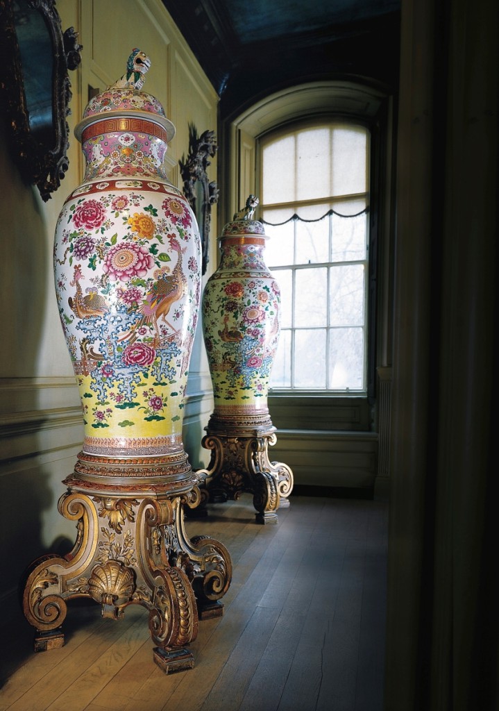 Charging into the lead at the Chinese export sale was this pair of famille rose soldier vases and covers, Qianlong period (1736-1795), that stood 56¼ inches tall. They brought $250,000 ($100/150,000).