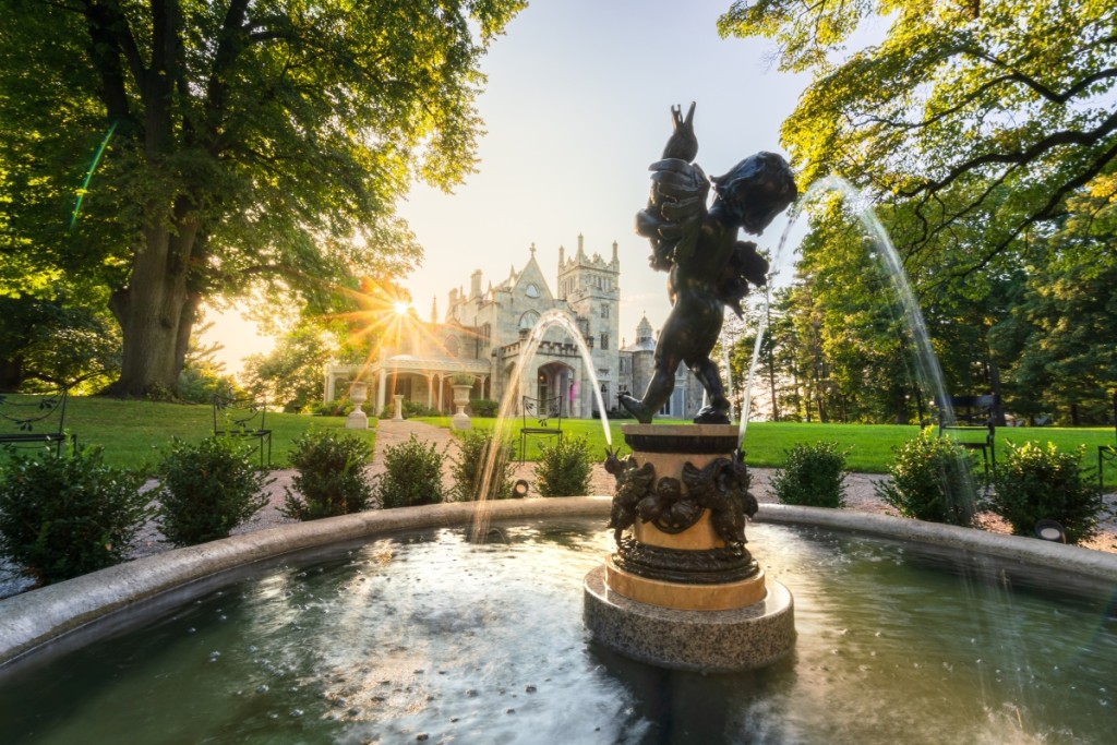 Fountain seating area in front of Lyndhurst mansion.     —Mark Lifflander photo