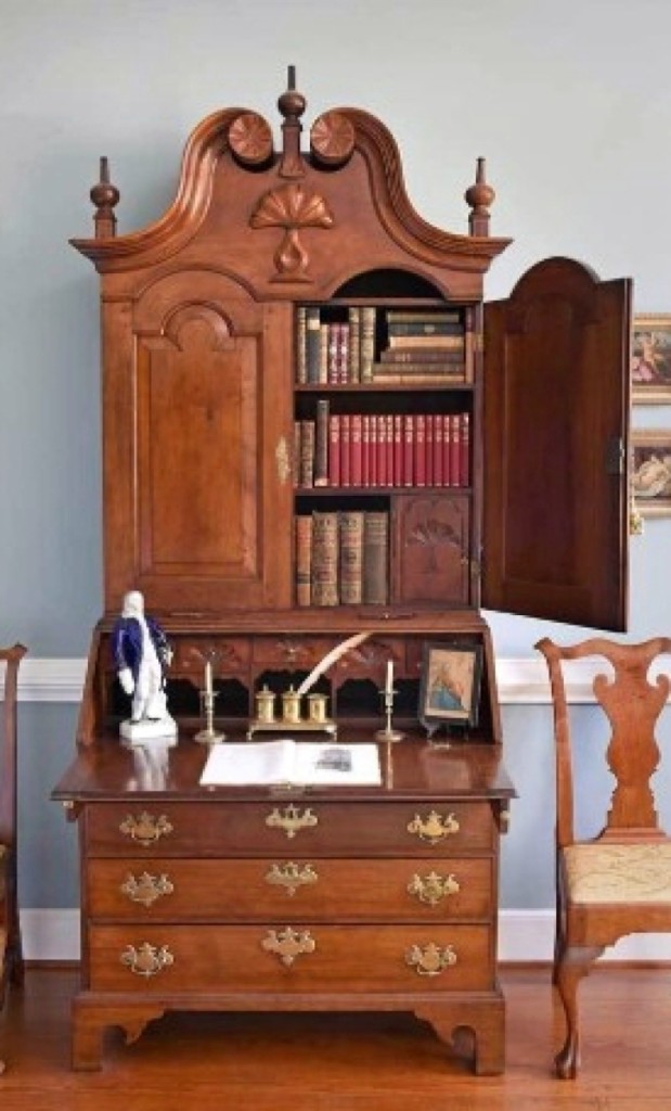 American Chippendale desk and bookcase sells for $46,740.