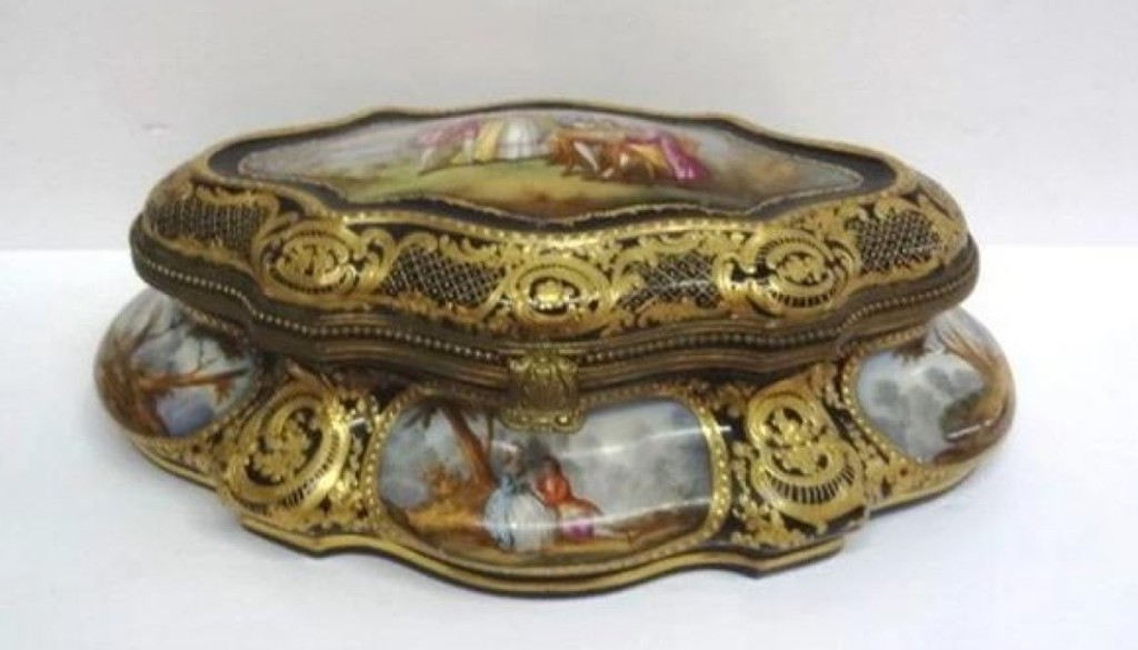 The sale’s top lot was a Sevres Louis XVI table box painted with courting images after French painter Jean-Antoine Watteau (1684-1721). The mounted box with porcelain inserts brought $2,460 above an $800 estimate.
