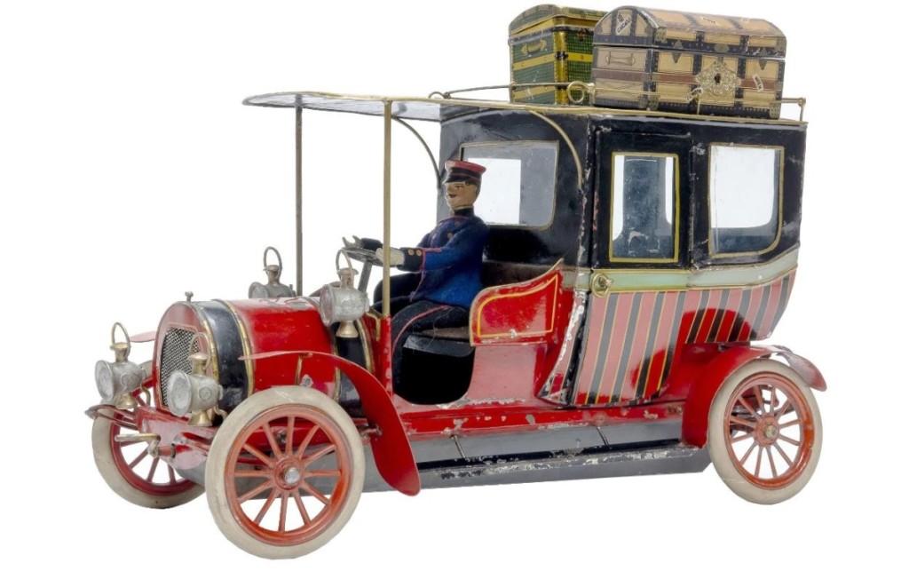 A circa 1908 Hispania limousine had RSL calling it “the finest toy automobile that we have ever sold.” The firm believes there are only one or two other examples similar to it known. At 15½ inches, the toy brought $26,400.