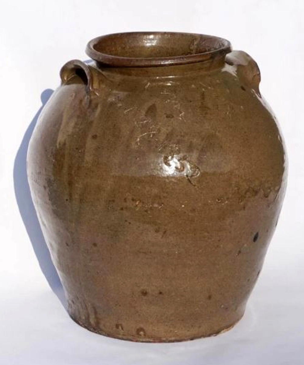 A New York City buyer snapped up this two-handled Dave jar at $30,000. The work was the top lot in the sale and measured 14½ inches high. It was dated October 28, 1852 and came from a Carolina collection from which Wooten will offer more Dave piece in the future.