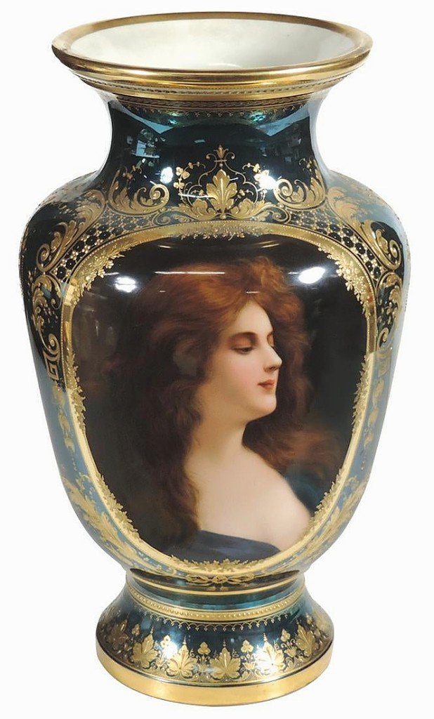 Beautiful portrait, beautiful price. This 17½-inch-tall Royal Vienna-style “Wagner” double-portrait porcelain vase from Germany depicting “Reflexion” on one side, the other side titled “Erblukt.” It had an emerald green ground, a blue beehive mark underneath and finished at $7,700, which a bidder in the United States acquired on an absentee bid. 
