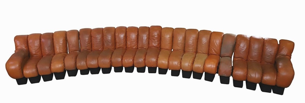 The top lot of the auction was a DS-600 or “nonstop” sofa manufactured by Swiss company De Sede and designed by Ueli Burger, Elenora Peduzzi-Riva, Heinz Ulrich and Klaus Vogt. In 22 sections, the sofa with cognac leather sold for $14,760.