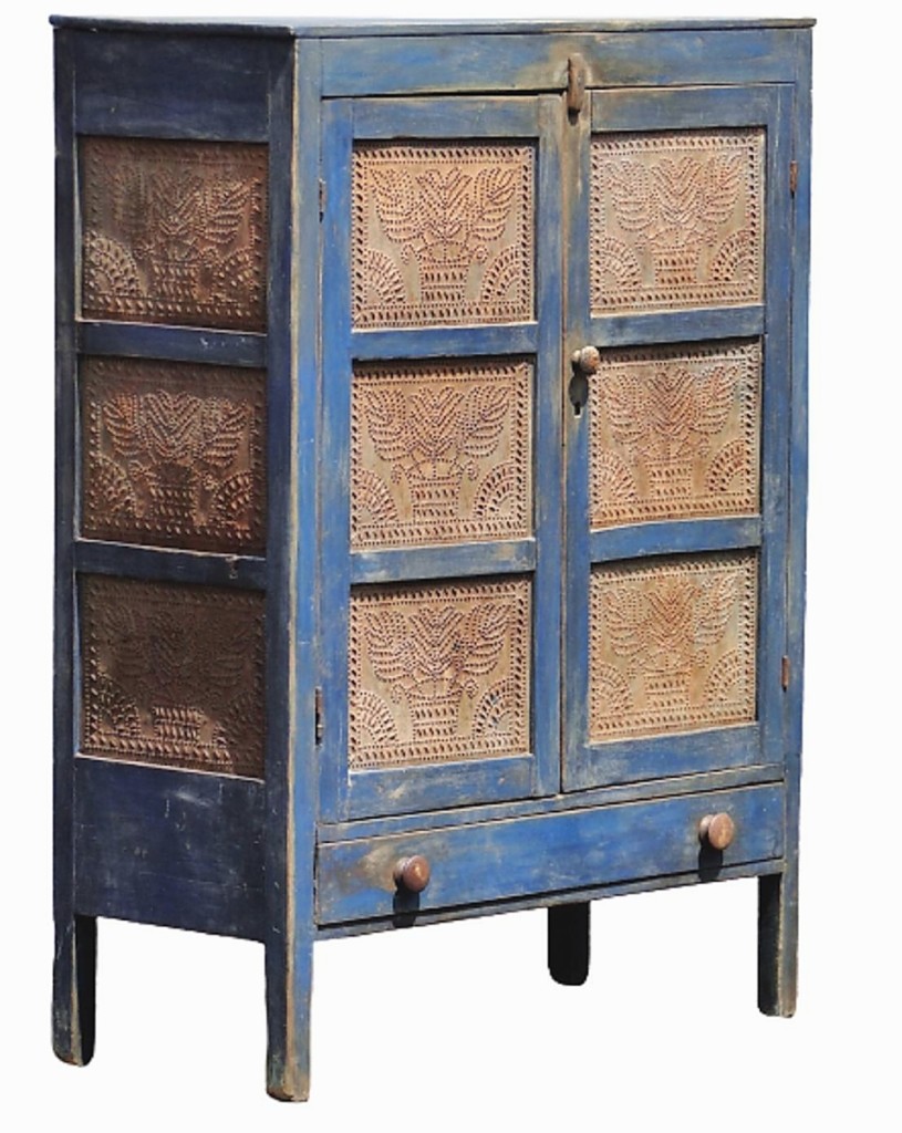 Straight was not blue over the price realized for this blue-painted pie safe, which he attributed to New England and which brought $3,500 from a collector in Ohio ($1,2/2,400).