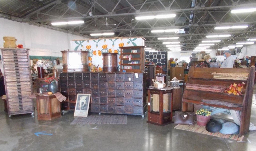 Country Folks Antiques, Destin, Fla.