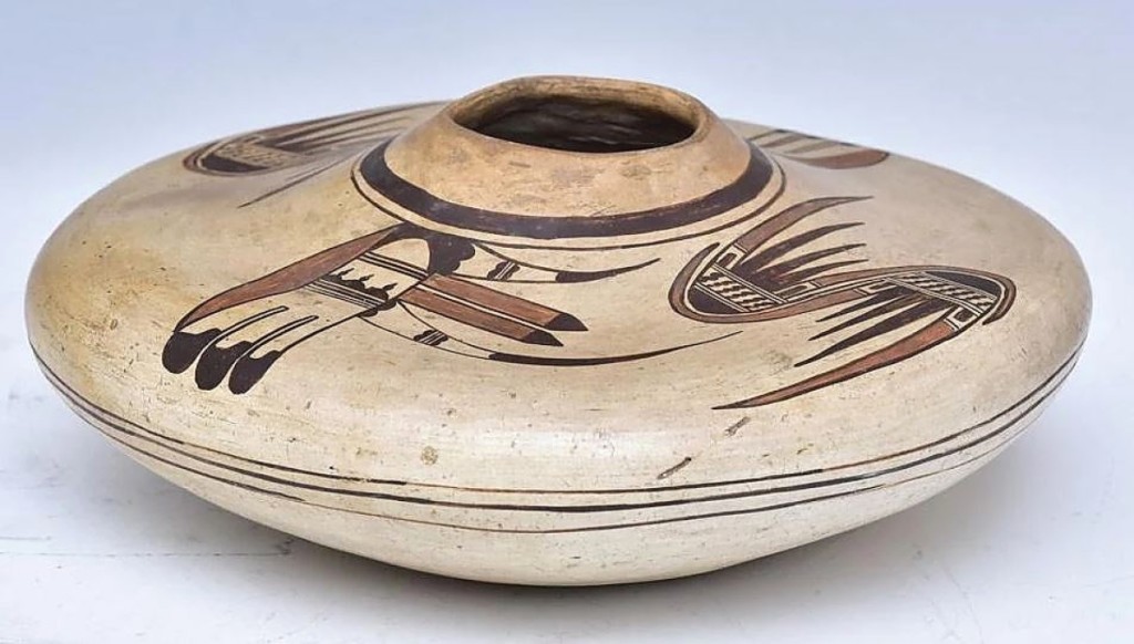 Among the best examples of a Hopi seed jar that the auction house had ever handled, this piece, 9   inches diameter, sold for $8,125. DeStories attributed it to Nampeyo from the early Twentieth Century.