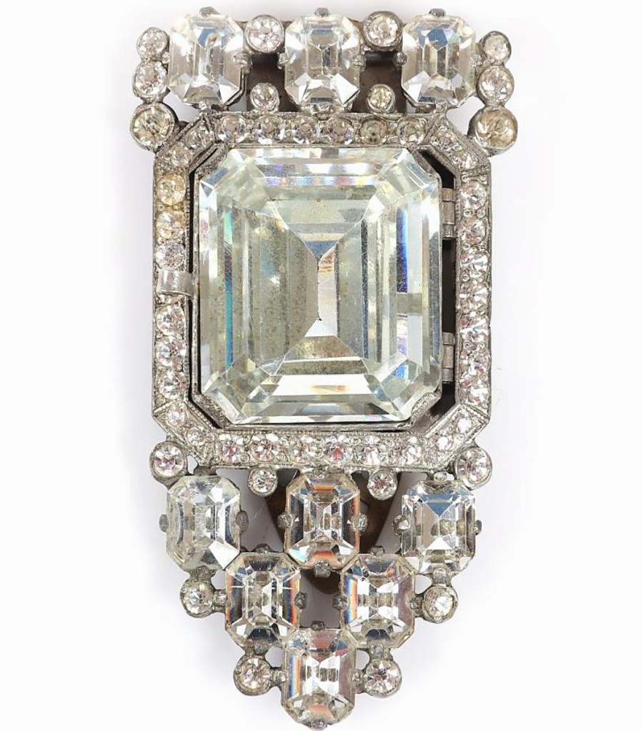 Sharon Schwartz had never seen another example of this locket dress clip. The picture on the inside featured two women, perhaps a clue to the original owners. The locket, with square cut central crystal and bezel-set rhinestones, sold at $4,250, the second highest result in the sale.