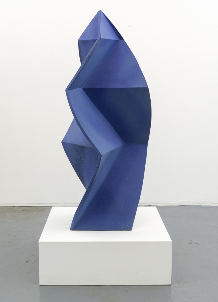 John Mason, “Folded Spear, Cobalt,” 2015. Courtesy of Friedman Benda.