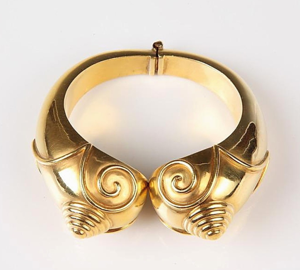 Bringing the second highest price in the sale and $6,222 from a local private collector was this 22K yellow gold geometric hinged oval cuff bracelet that was signed Zolotas ($4,5/6,500).