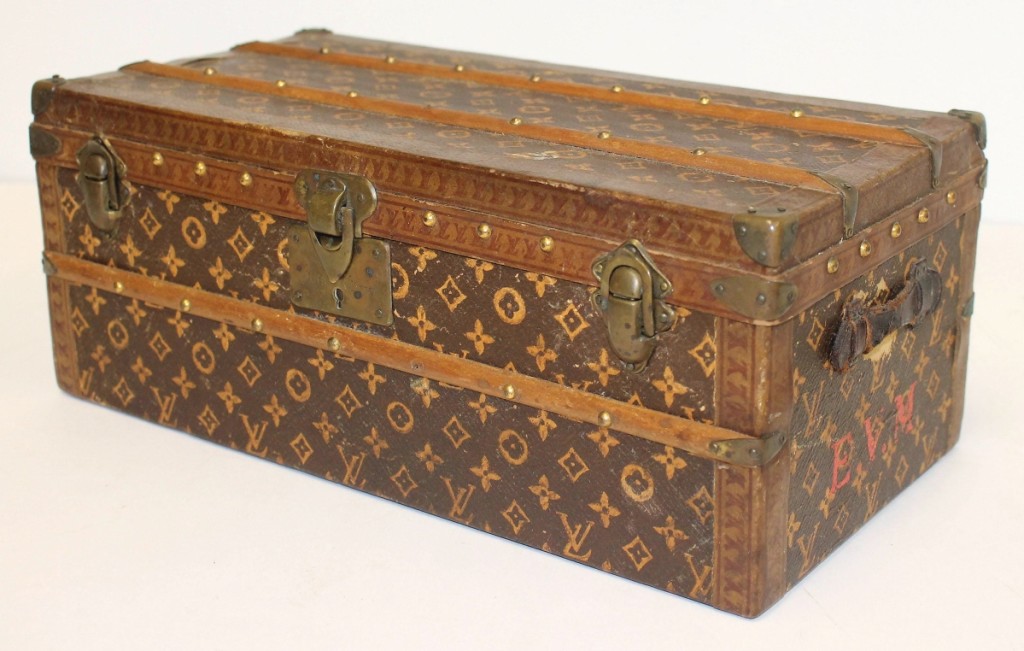 Although much of the sale was devoted to folk art and country accessories and furniture, this Louis Vuitton trunk was the highest priced item in the sale. It was a salesman’s sample, only 11 inches long and in good condition. It finished at $7,200.