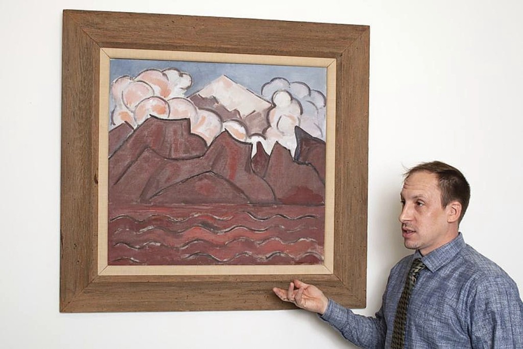 Bryan Laughlin stands with the Marsden Hartley painting that brought $552,000 in his January 9 sale. It was first cataloged in 1945 and then went dormant as it entered a private collection where it descended for nearly seven decades. Hartley painted his first images featuring the Mexican volcano Popocatépetl while on a Guggenheim Fellowship between 1932 and 1933. Four are known, including this example, with two of them in museums. An inscription on the back signed by Hartley’s gallerist Hunter D. Walker noted that the painting was originally gifted by the artist to his friend, Carl Spinchorn.