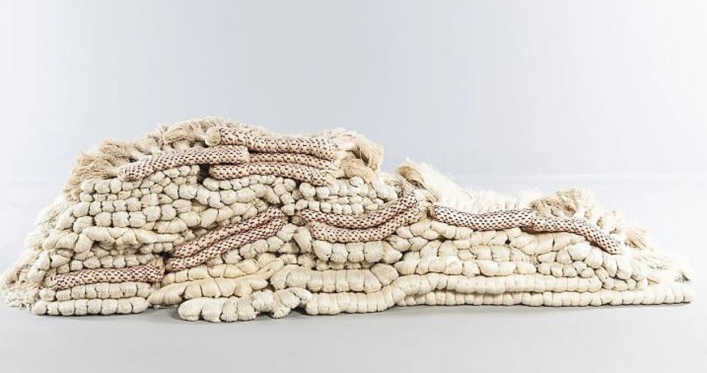 The companion to the sale’s top lot was its third highest priced offering, an “Evolving Tapestry” textile by Sheila Hicks (b 1934). It was completed in Paris in 1987 and featured 42 individual elements. An example from this series is in the collection of the MoMA. Stitched by passementerie technique with natural and bleached linen with polished red cotton, the work sold for $22,500. It, along with the other Hicks piece in the sale, was a deaccession from an unnamed museum.