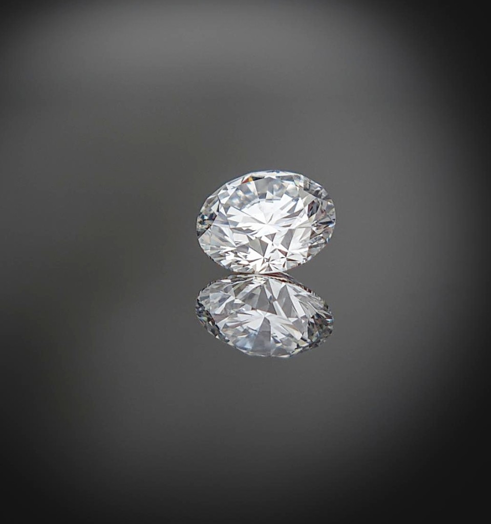 The highest price in the sale was $484,000, achieved by a 10.35-carat round brilliant cut diamond in F color and VS1 clarity. It was accompanied by a GIA certificate ($600/800,000).