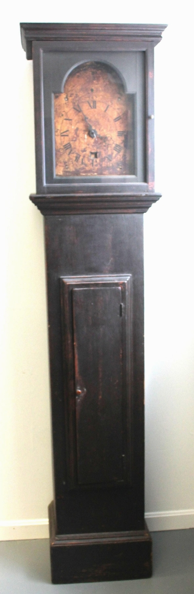 “We got a lot of calls on it,” Roxanne Reuling commented on this tall case clock with a dial inscribed “Levin Bartlett” that brought $813 from a Vermont collector.