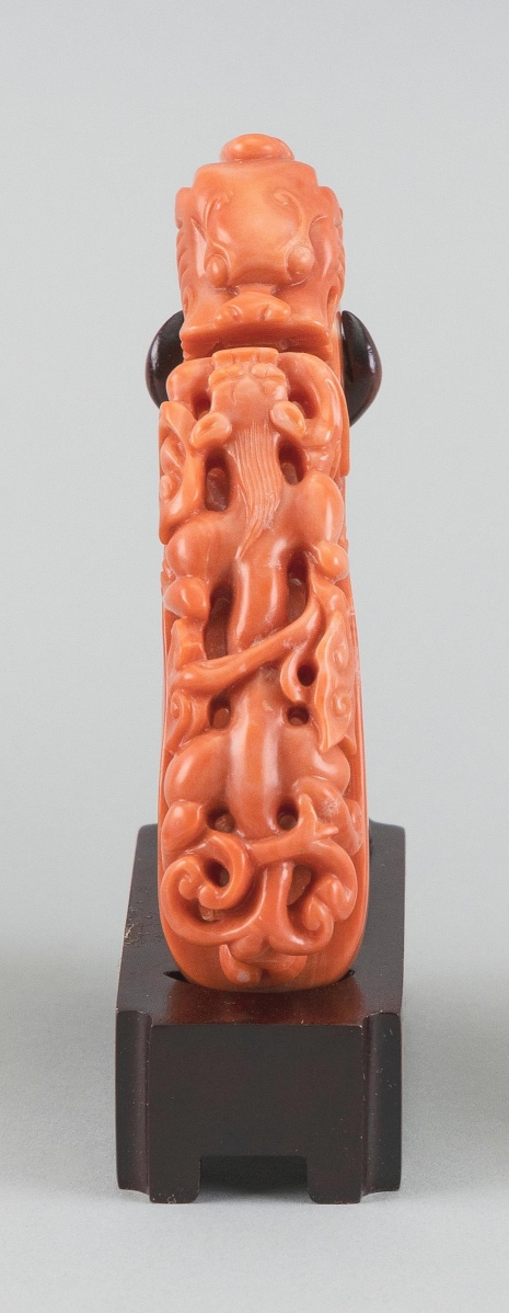 “That was exciting. I knew it would do well but still estimated it conservatively,” commented Annie Lejoie about this Nineteenth Century carved coral hook with stand and fitted box that attracted only online action. A bidder from New York City took it to $8,125 ($800-$1,000).