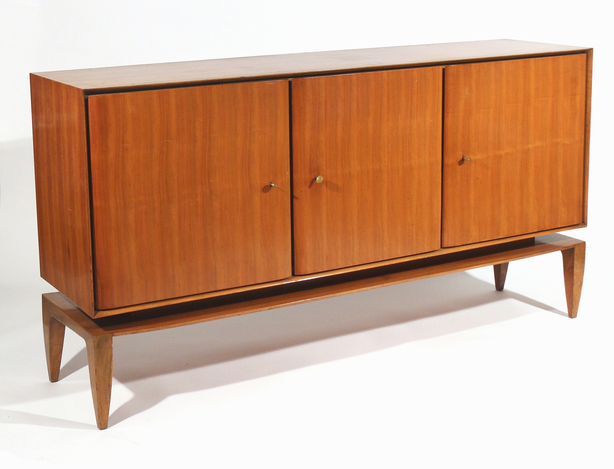 Among the midcentury furniture crossing the block, the priciest piece was this Gio Ponti figured wood floating cabinet that settled at $16,510.