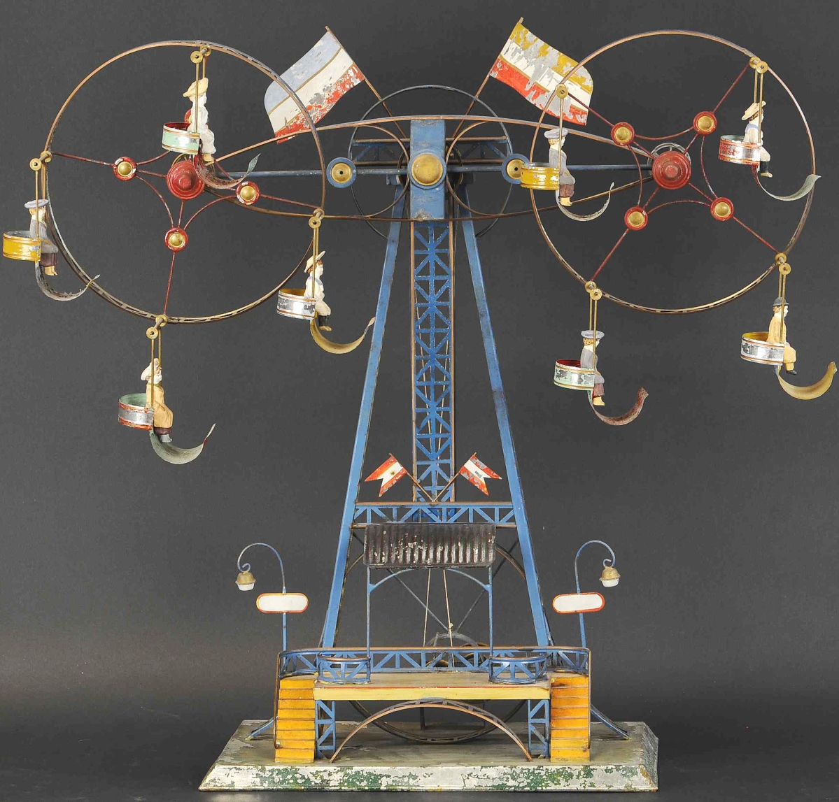 Rising to $132,000 was a Mohr & Krauss double Ferris wheel. Bertoia said they had much interest from Europe on the piece and it sold to a European collector. It was the second highest price in the sale and probably the only example ever auctioned to date. The Schroeders found the work in a barber shop window in Pennsylvania. The firm wrote, “Aaron left with a haircut and Abby had a Double Ferris Wheel in her arms!”