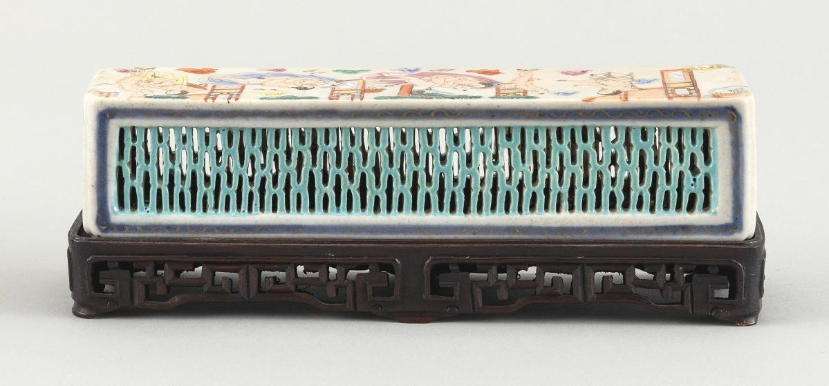 “It was a wonderful cricket cage,” Annie Lejoie said of this Nineteenth Century Chinese reticulated porcelain example that hopped its way to the second highest price of the sales, bringing $10,000 from an online buyer in California ($400/600).