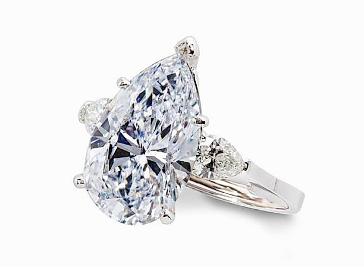 Leading the sale at $468,500 was this 8.58-carat very light blue diamond ring with a pear brilliant-cut central stone flanked by near colorless pear brilliant-cut diamond shoulders, all in a platinum setting. It had come from a San Francisco Bay Area private collection and sold to a buyer in the United States who was bidding by phone ($200/300,000).