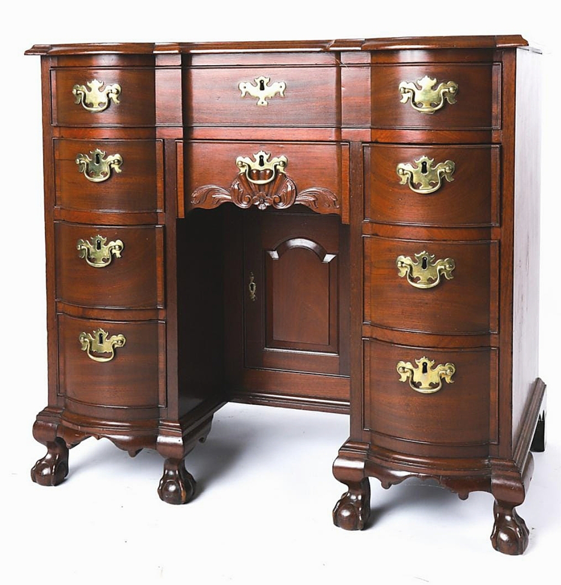 The highest priced piece of furniture in the sale, $22,800, was achieved by a small New York mahogany Chippendale blockfront kneehole desk. It had been discussed in the 2016 edition of Chipstone’s American Furniture.