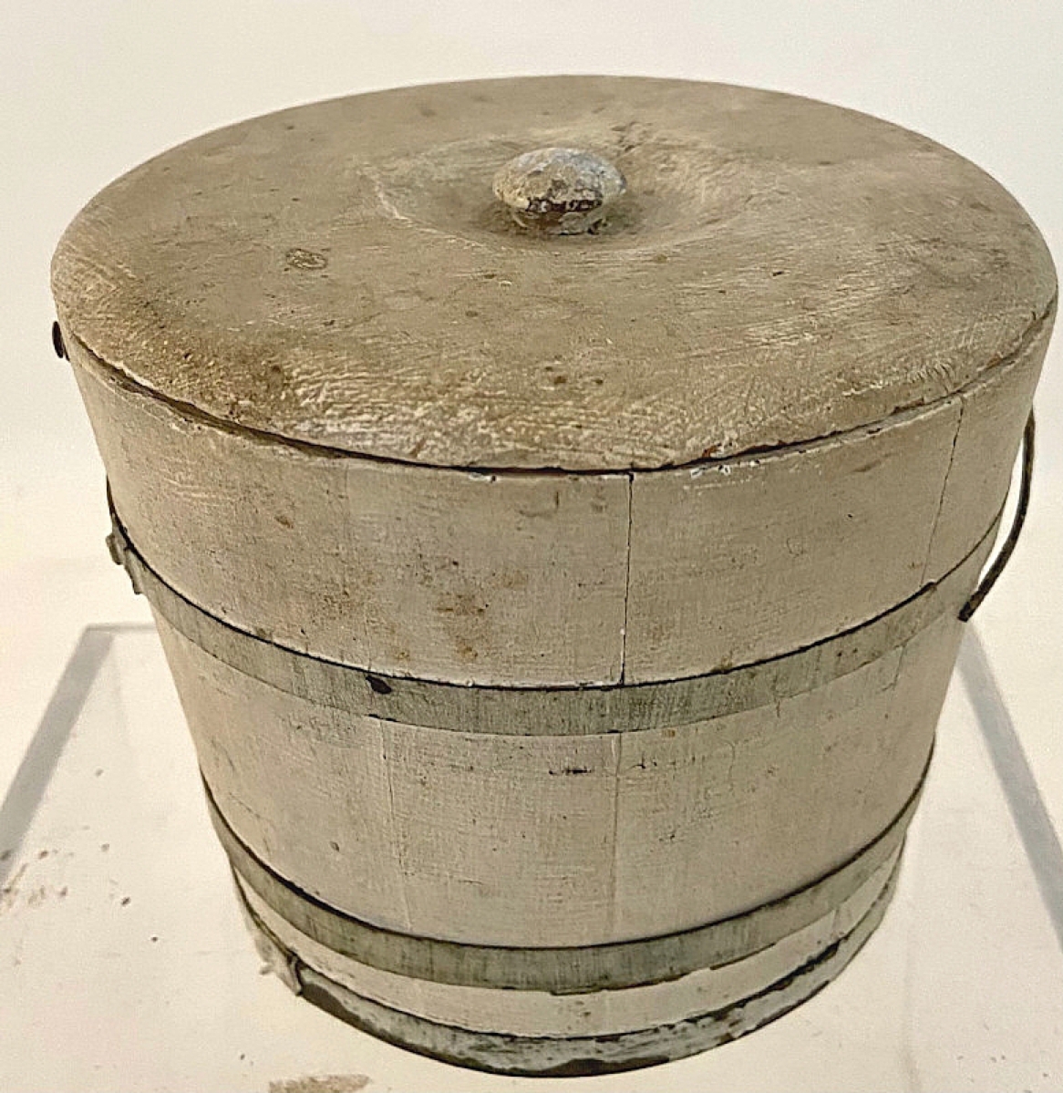 One of just two Canadian dealers in the show, Barry Ezrin Antiques of Moffat, Ontario, had a few sales, including two berry pails; this example was one of them. It retained its original white paint, lid, wire and wooden handle and had been in the collection of Nova Scotia dealer Murray Stewart. It sold in the first hour of the show.