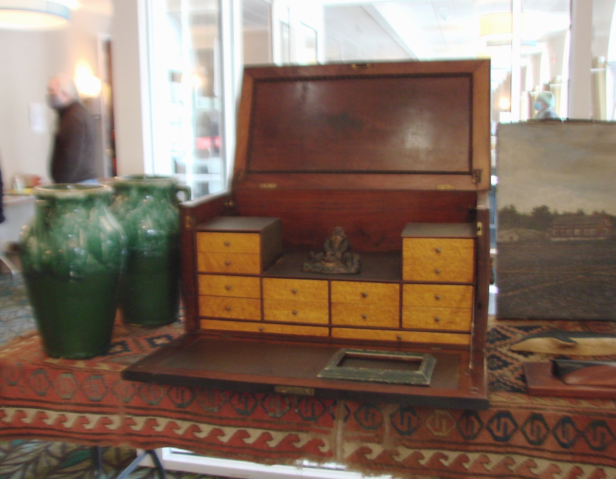 Windham, Conn., dealer Ian McKelvey had a large, Nineteenth Century drop front campaign desk with numerous drawers. Constructed of mahogany with maple drawer fronts, it was priced $695.