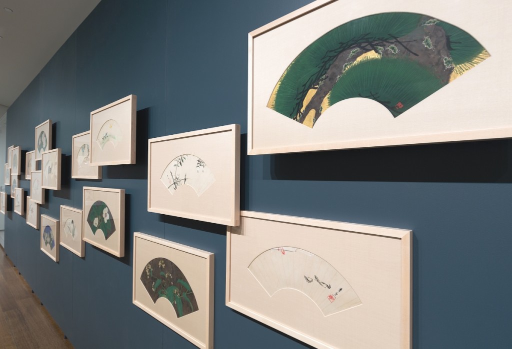 Installation view of fans by Suzuki Kiitsu in the exhibition “Painting Edo: Japanese Art from the Feinberg Collection” at the Harvard Art Museums. Photo: Mary Kocol; ©President and Fellows of Harvard College.