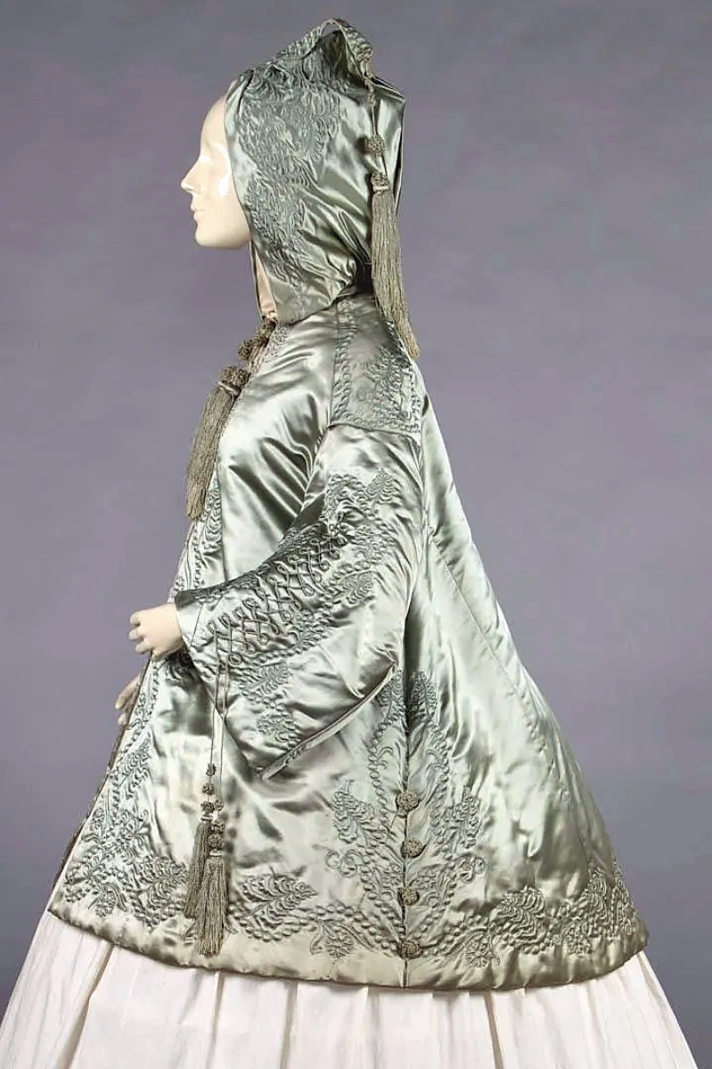 Among the consignments from the Museum of the City of New York was this circa 1860 quilted silk satin hooded evening coat in seafoam green. The example went out at $3,240.