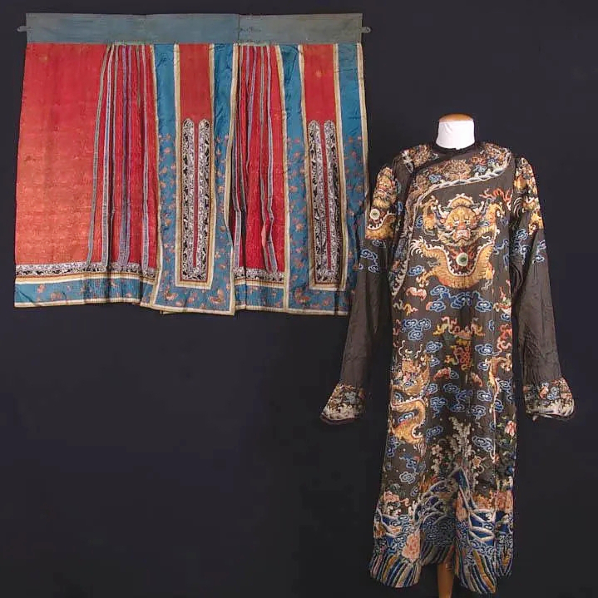 “It’s not a nine-dragon robe, it was an eight-dragon,” Ricklis said of this Nineteenth Century example with Mandarin skirts. “We would expect there to be a ninth under the opening, but it was absent.” Consigned by the Society for the Preservation of Federal Hill & Fell’s Point, the lot went out at $3,875.