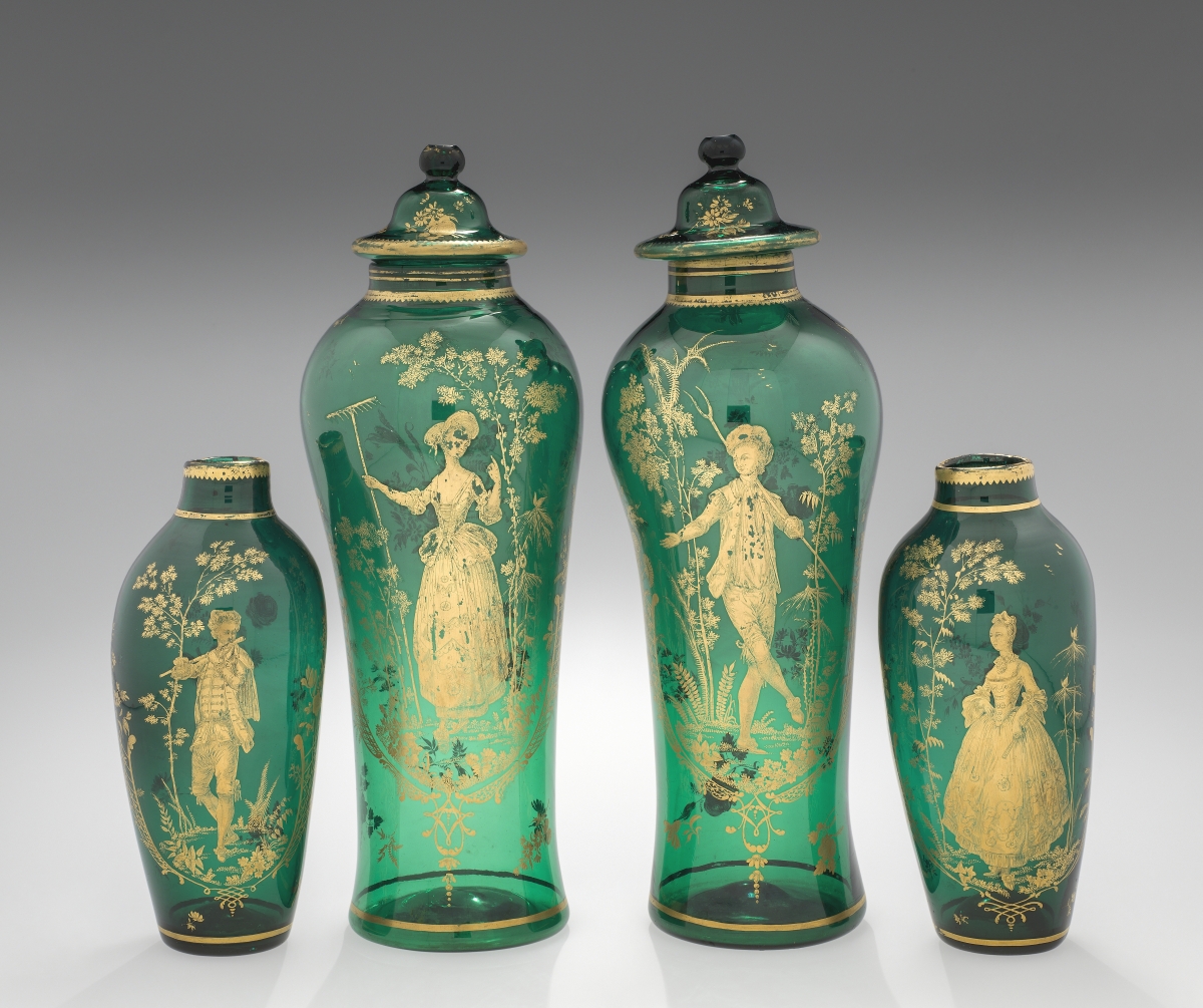 Pair of covered and standard green vases probably from the workshop of James Giles, London, about 1750-1775. Gilded copper-green lead glass. The Corning Museum of Glass. Photo The Corning Museum of Glass, Corning.