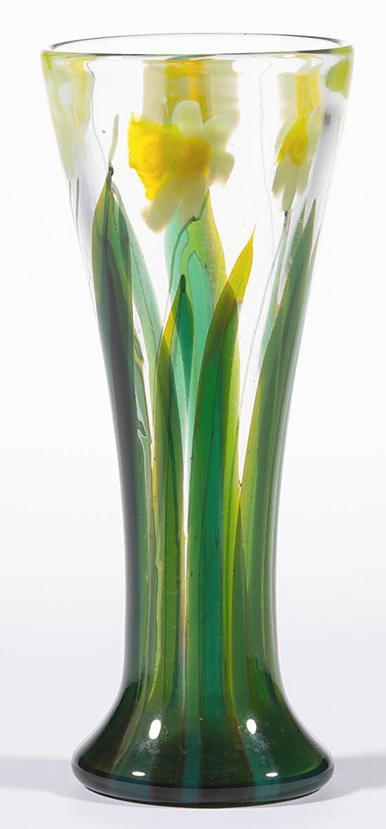Daffodils are in bloom right now and may have been on the mind of bidders who pursued this LC Tiffany/Tiffany Studios Favrile art glass paperweight vase that was fresh to the market. An East Coast trade buyer plucked it for $9,360 ($ ,000).