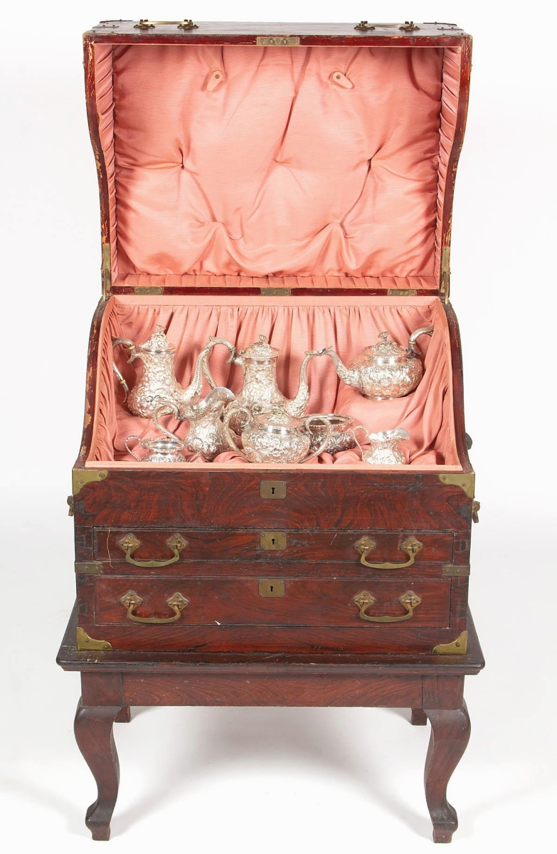A private collector, bidding in the room, paid $9,360 for this 220-piece lot of Baltimore repoussé sterling silver flatware and drinking service. Will Kimbrough said, “It’s pretty amazing that it wasn’t pieced out among family members along the generations. Baltimore repoussé silver is universally popular” ($6/9,000).