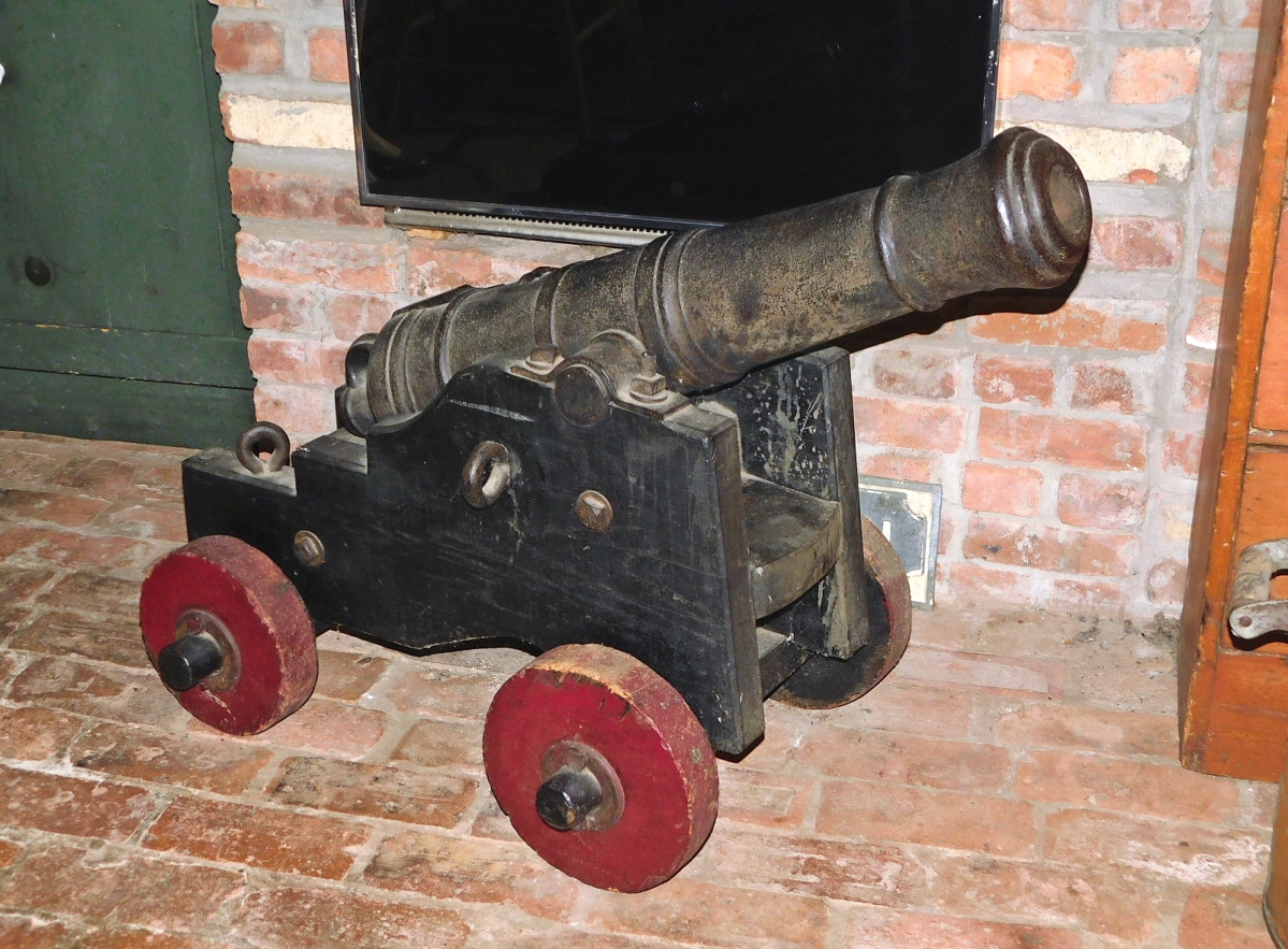 AB Robersons Signal Cannon