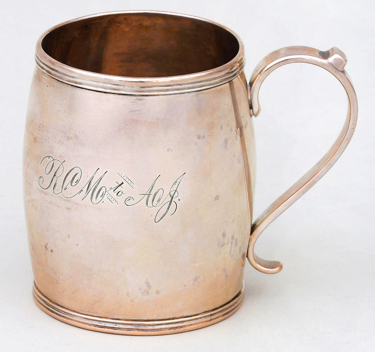 Lexington, Ky., silversmith Thomas Gray produced this fine barrel-form mug circa 1820. It was likely a gift; the monogram reading “RCM to AJ.” It sold for $21,000.
