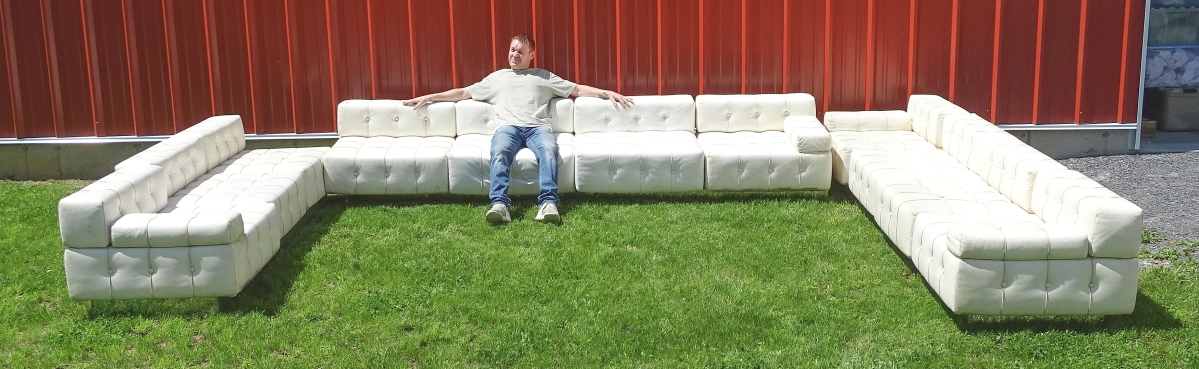 Someone looks comfortable. This Harvey Probber CUBO type sectional sofa was sold in “as-found’ condition,” in 11 sections. Bidders closed it out at $7,080, more than 35 times its high estimate ($100/200)