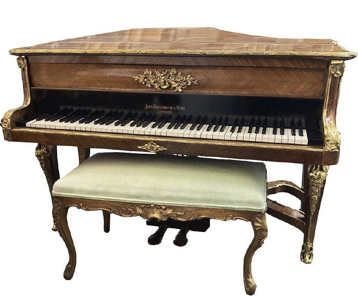 “That was a beautiful example of over-the-top cabinetry. The ormolu mounts were exceptionally well cast and in beautiful condition,” Carlsen said about this grand piano by John Broadwood. It took third place honors, selling for $13,200 to a buyer in New Jersey who was bidding online ($3/5,000).
