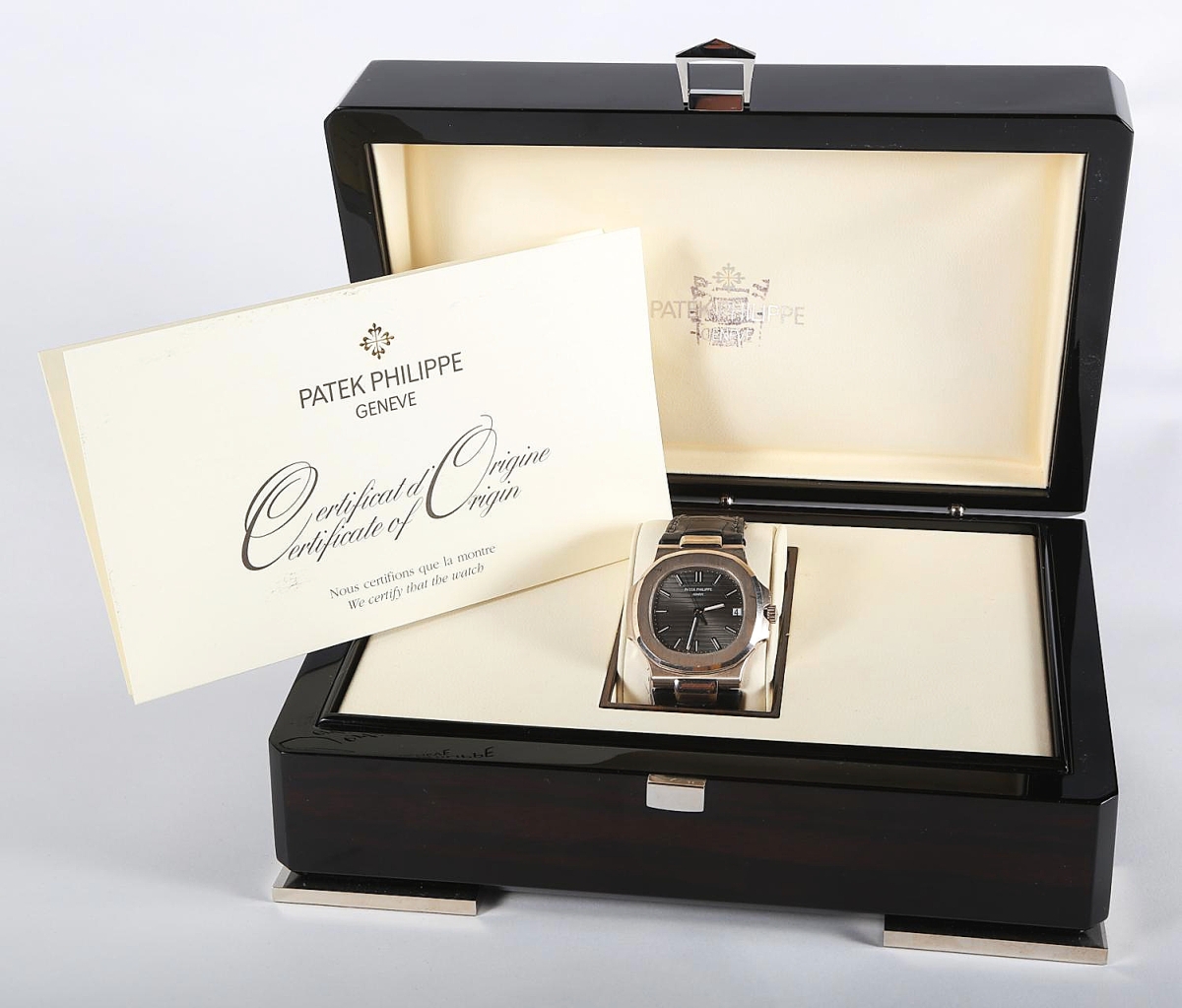 Premium watches bring premium — even retail-level — prices, as did the top lot of the sale, this circa 2009 Patek Philippe 18K white gold nautilus wristwatch with its original certificate, box, and all other factory packaging. It came from a Texas estate and will be staying in the United States, with an American buyer paying $53,750 for it ($3/5,000).