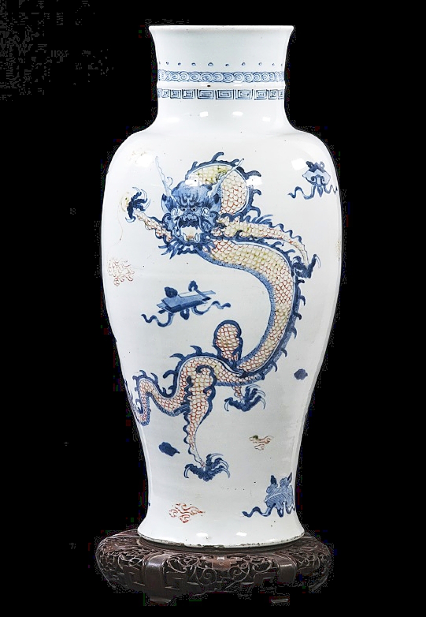 This Ming dynasty Zhangzhou Swatow vase with iron red and cobalt blue writhing dragons went out at $27,000.