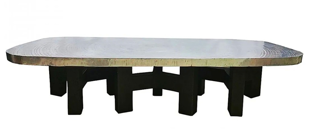 The sale’s top lot was a coffee table by contemporary Belgian designer Ado Chale. The “Goutte d’eau” or “water drop” coffee table features an aluminum top with blackened steel legs. It brought $30,600.