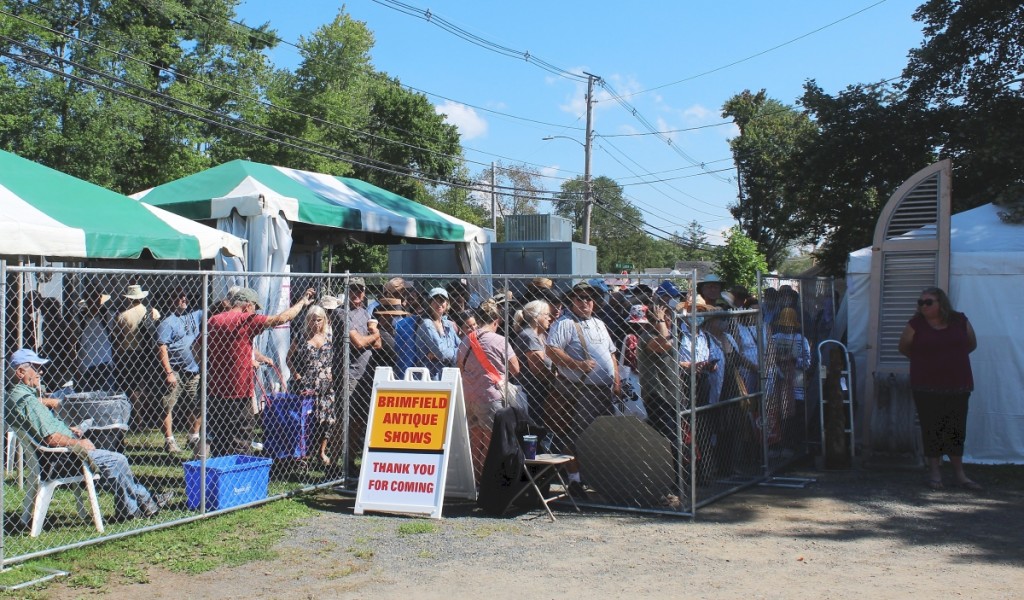 Like the July edition, the crowd gathered outside Hertan’s before it opened was eager and extensive.