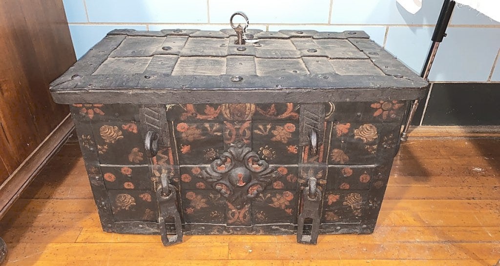 According to early family ledgers, the Livezey family was engaged in trade in both the West Indies and China from about 1780 to 1820. This iron mounted paint-decorated chest measured 18 by 30 by 17 inches and was described in the catalog as “extremely heavy.” In addition to a colorful painted exterior, the interior featured island-themed decoration suggesting that this may have originated there. JR Russum said the condition was excellent for its age; it sold to a bidder in the room, from Maryland’s Eastern Shore, for $6,900.