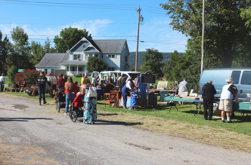 Recent rains had made some parts of the field a little muddy, but hay had been put down to absorb some of the water. No one seemed to mind, and trading was brisk within the first hour of the show.