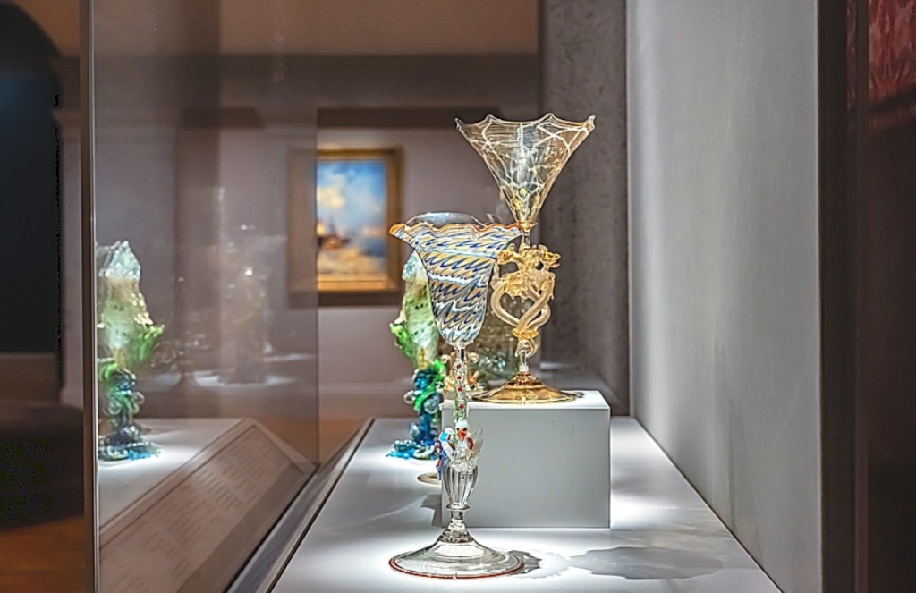 Installation image, “Sargent, Whistler and Venetian Glass: American Artists and the Magic of Murano,” 2021. Courtesy of the Smithsonian American Art Museum; photo by Albert Ting.