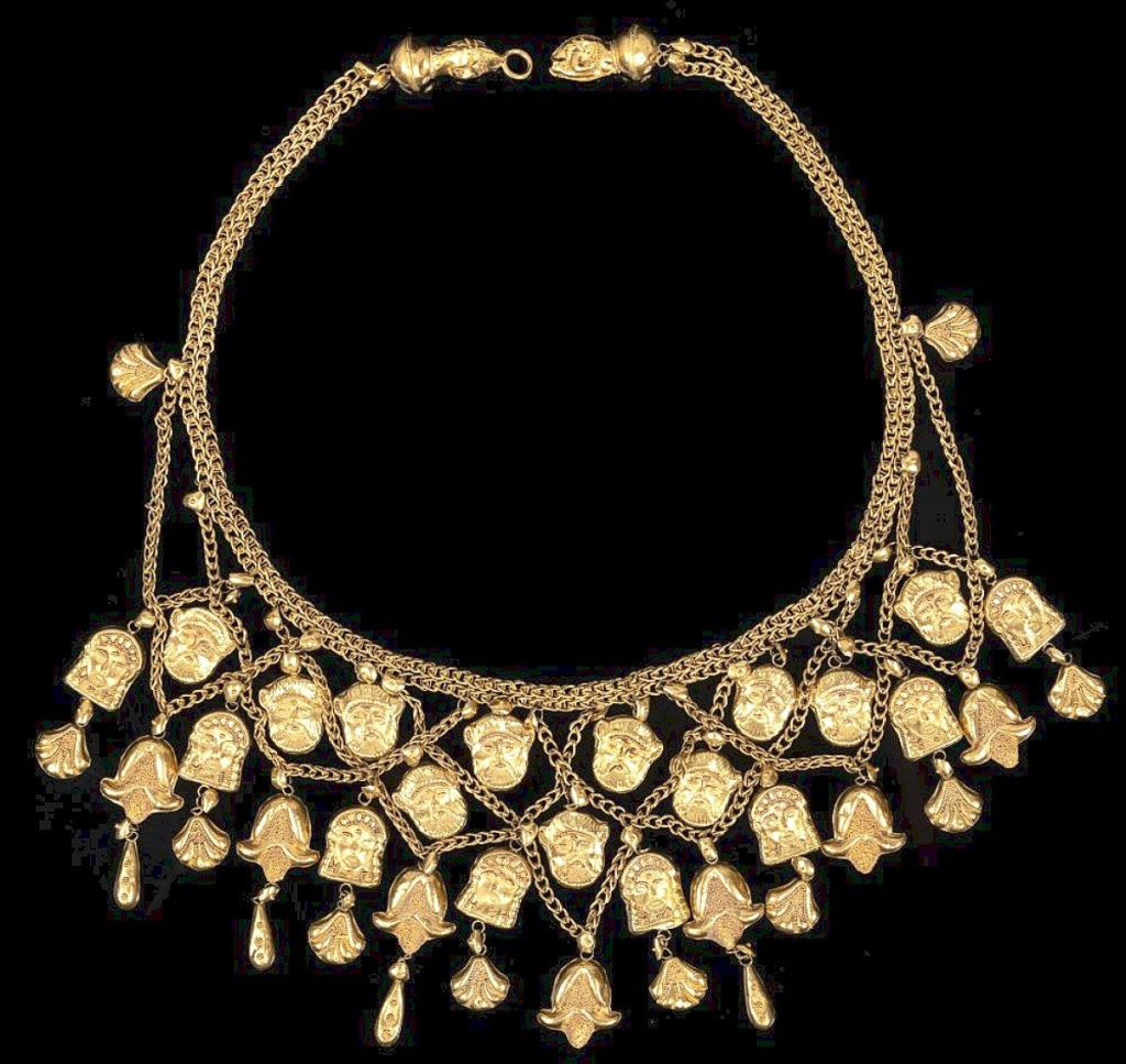 A 22K gold Etruscan Revival collar went out at $9,600. “The auction soared on ancient and revival pieces,” observed Fisher.