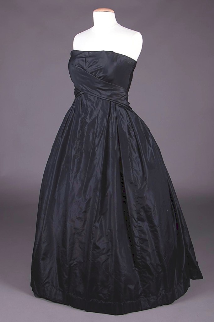 This Christian Dior strapless ballgown was unusual in that the provenance to the original owner was known. It had belonged to Elena Jofré Serey de Chávez (1908-1987) of Santiago, Chile, the wife of Chilean diplomat who served in consular posts in Peru, Canada and the United States, including as Consul General in NYC. It fell short of estimates, surprising the auction house, who deemed it “a very good buy” for $750 ($1,2/1,800).