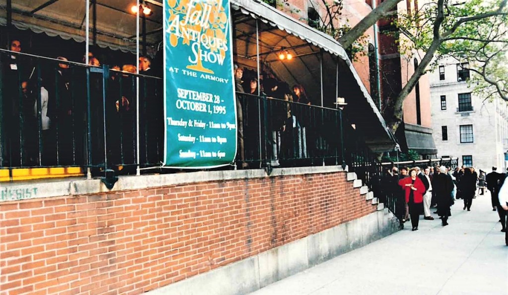 The Fall Antiques Show was an important influence on the developing market for American country furniture and folk art. This 1995 photo shows shoppers lined up around the corner to enter the fair at New York’s Seventh Regiment Armory. Photo courtesy Sanford L. Smith & Associates.