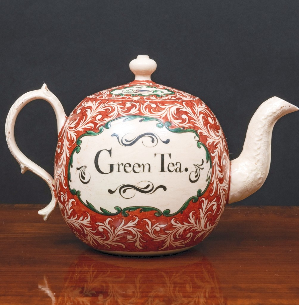Leading the sale was this English polychromed creamware “Green Tea” teapot and cover, which brought $12,800 from a US private collector who faced competition with the UK trade.