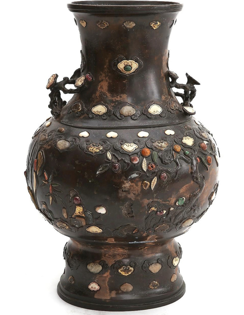 “The quality of the mounts was exceptional,” Aileen Ward said of those that remained on this Chinese hardstone mounted bronze vase that was the top lot of the sale. It realized $42,500 and sold to a Chinese buyer after competition from the United States and beyond ($600/800).